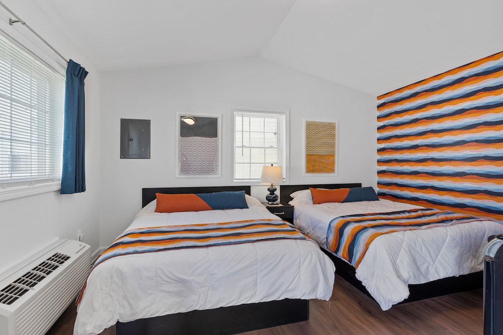 Standard Two Queen Cabin with Kitchenette photo 2