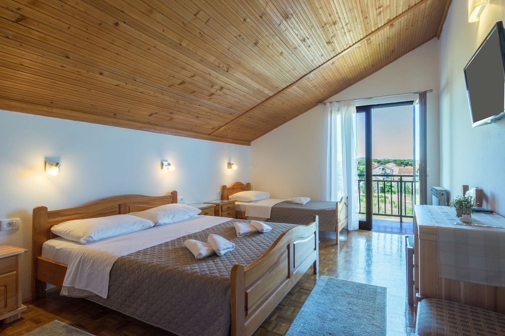 Triple Room, Balcony photo 2