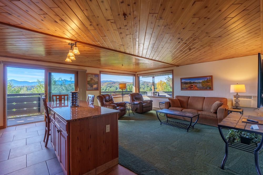 Premium Mountain View King Suite