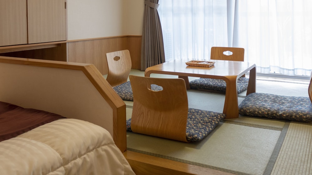 Twin Room with Tatami Area (Futon Bedding Available) photo 2