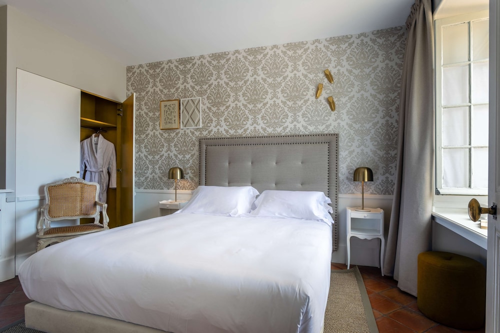 Classic Room, 1 Queen Bed, Non Smoking, City View