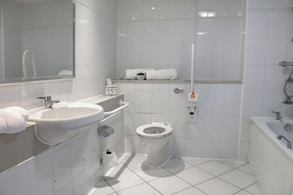 Standard Room, 1 Double Bed, Accessible, Non Smoking - Photo 5
