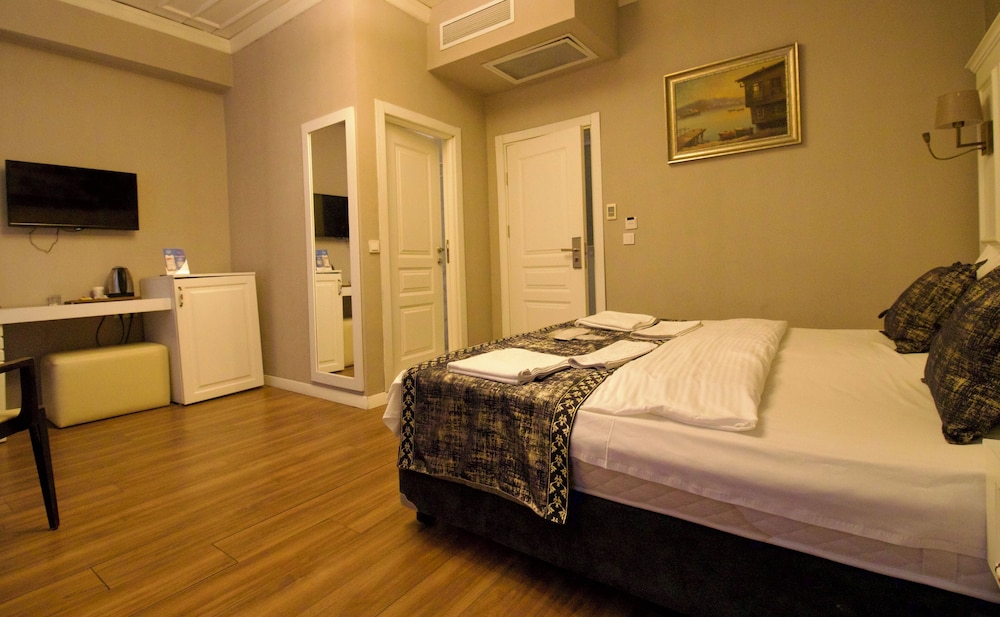 Family Room, 2 Bedrooms photo 1