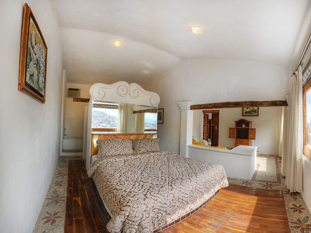 Superior Suite - Photo 4