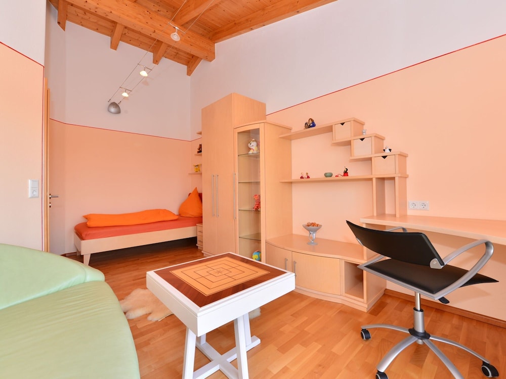 Classic House, 4 Bedrooms photo 1