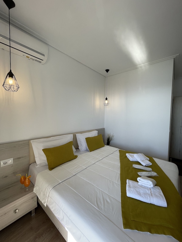 Deluxe Double Room with Sea View photo 3