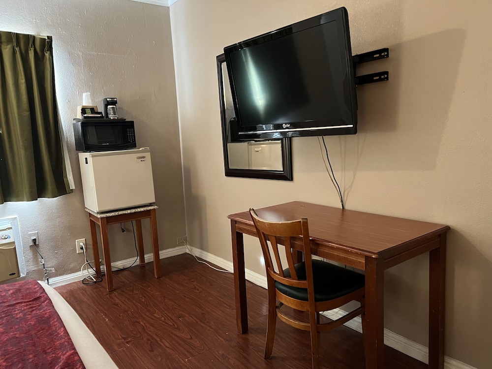 Standard Room, 1 King Bed photo 2