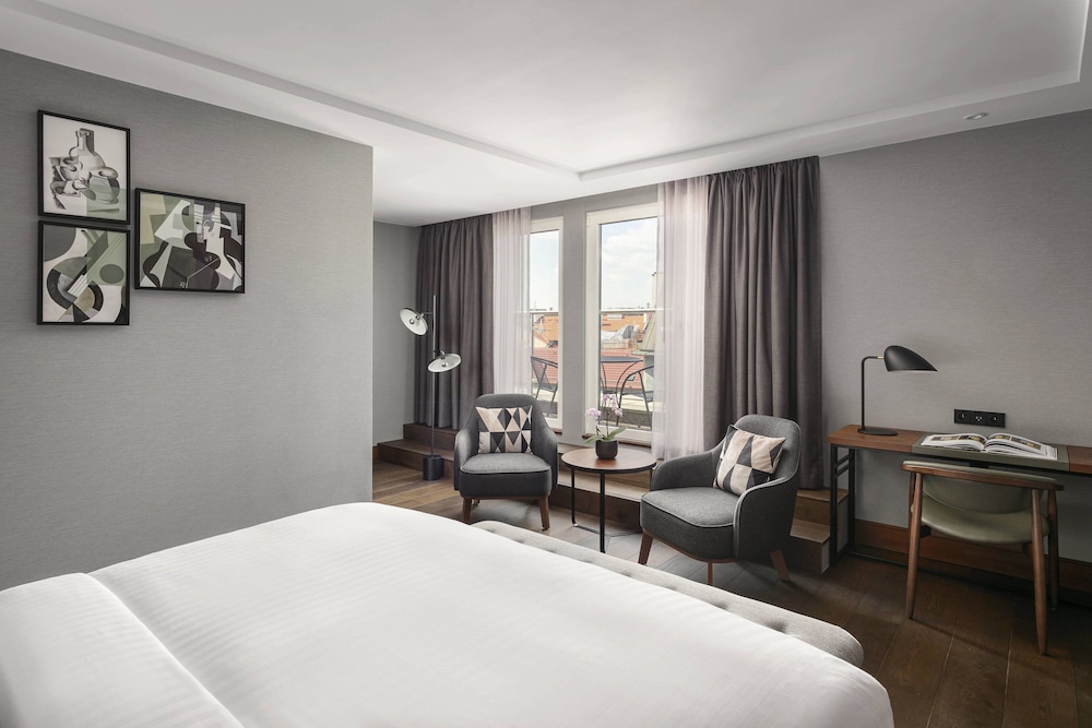 Club Suite, 1 Bedroom, Smoking, Balcony
