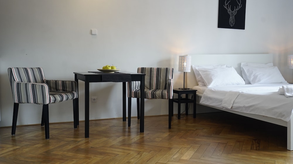 Panoramic Studio, Kitchenette