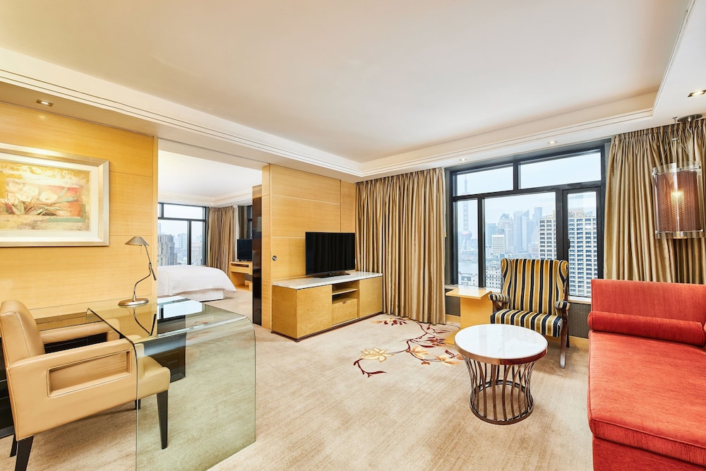 Club Lounge Access, 1 Bedroom Suite, 1 King, City View photo 1