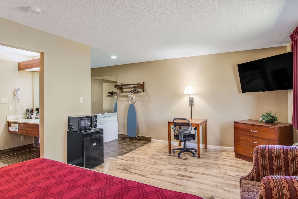 Standard Room, 1 King Bed, Non Smoking, Jetted Tub (2 Person Jetted Tub) photo 1