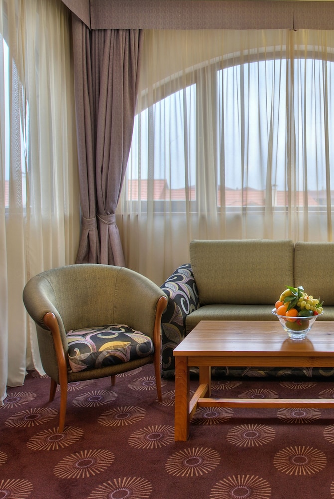 Standard Room, 2 Twin Beds, City View - Photo 16