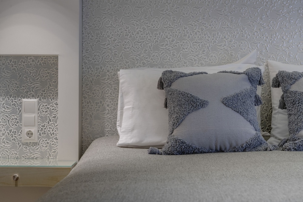Kouros Art Sea View Suite
