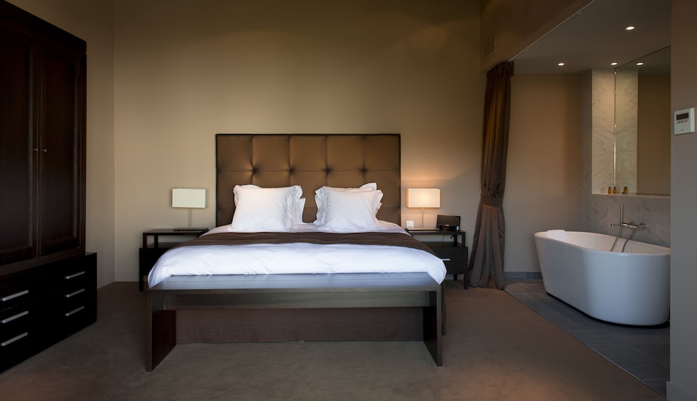 Standard Twin Room - Photo 2