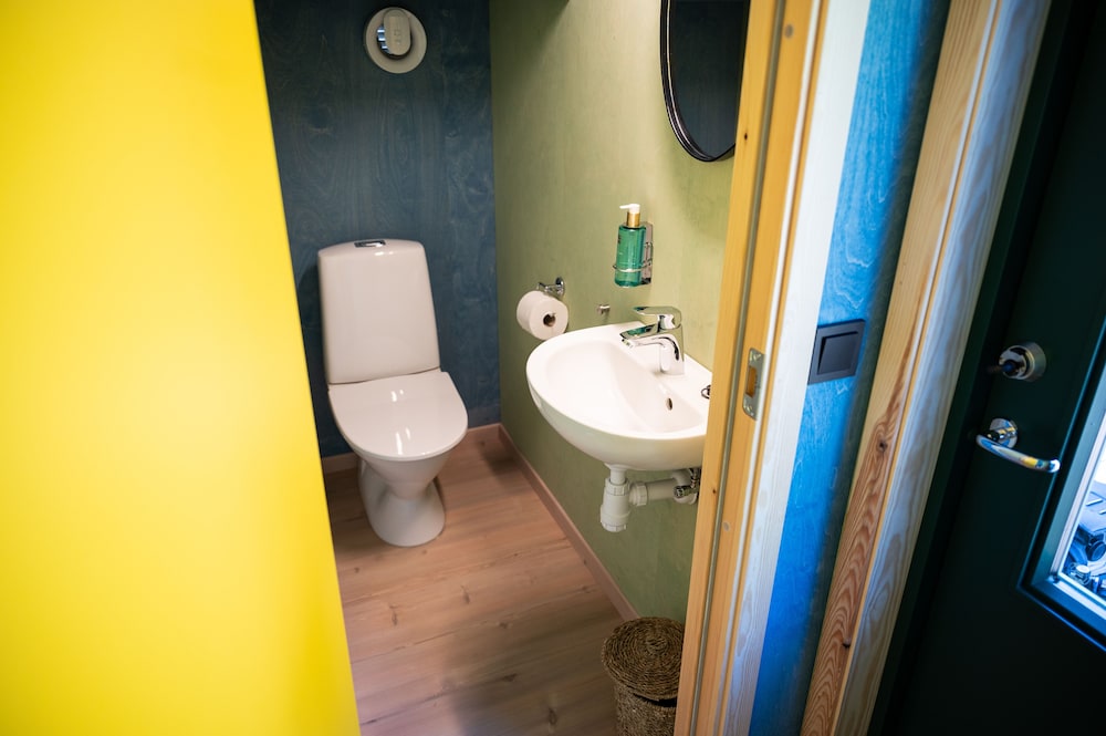 Basic Cabin (Julius Cabins, shower on the outside) photo 3