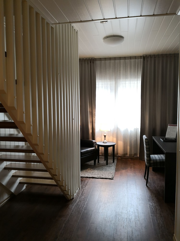Deluxe Suite, 1 Queen Bed, River View photo 2
