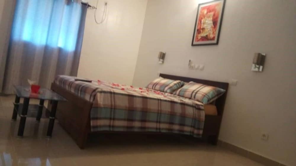 Economy Room, Pool View (Bonoua)