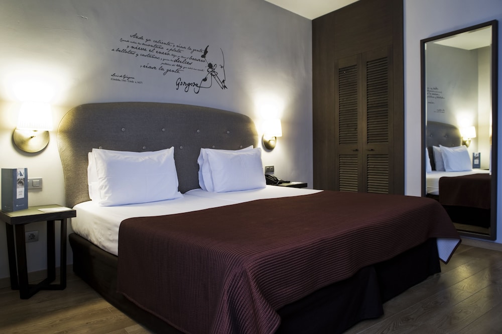 Double or Twin Room - Photo 3