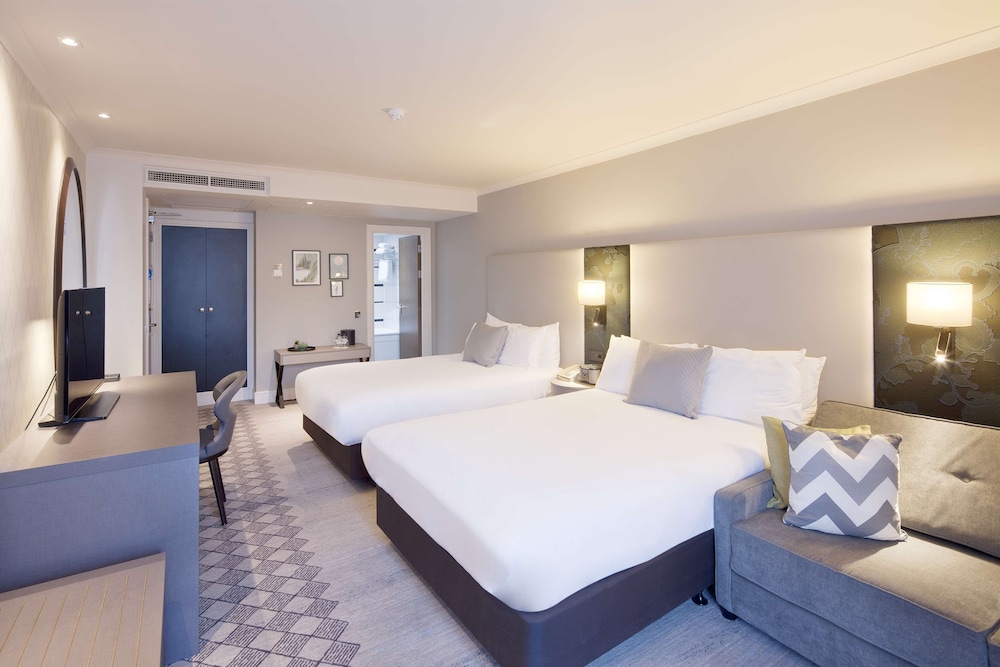 Deluxe Room, Multiple Beds photo 3
