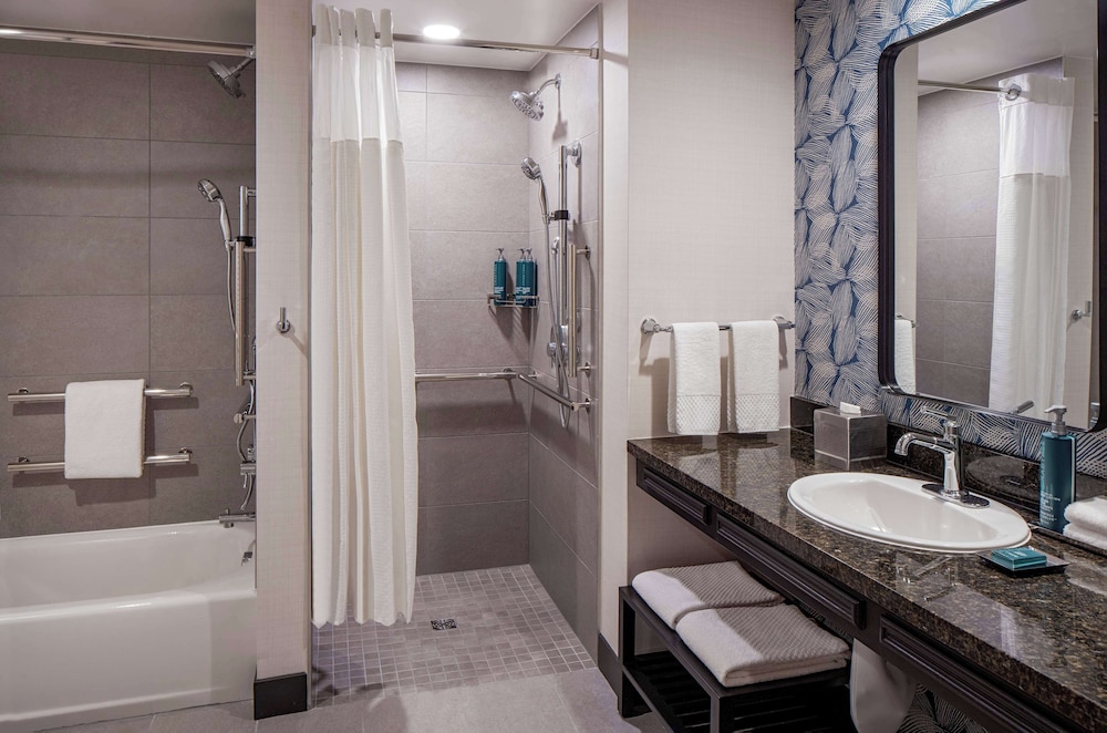 Room, 1 King Bed, Accessible (Hearing) - Photo 7