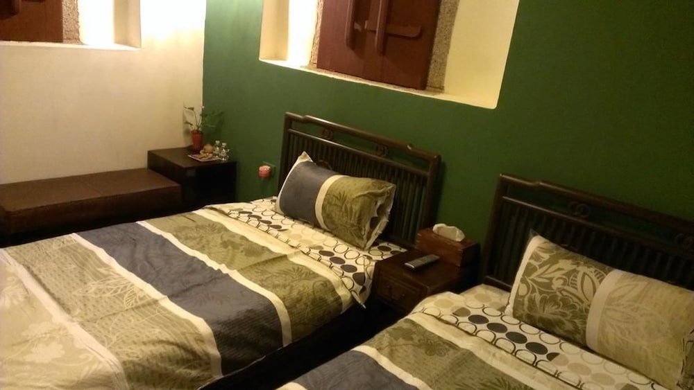 Standard Twin Room, Shared Bathroom, Garden View photo 2