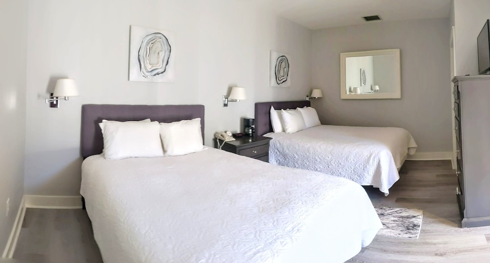 Maritime Deluxe Suite Lakeview photo 2
