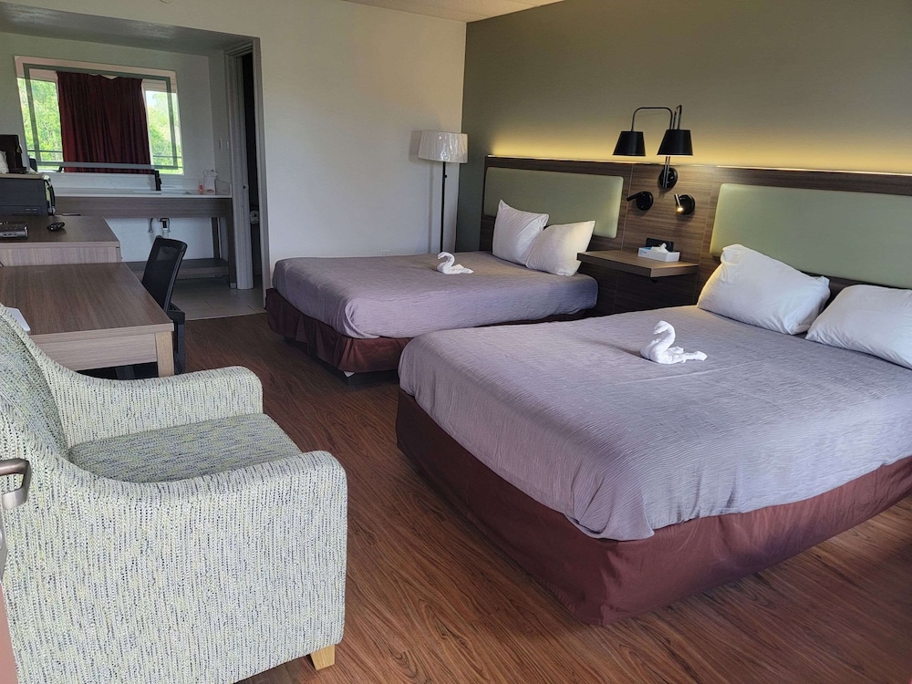 Room, 2 Double Beds, Non Smoking - Photo 1
