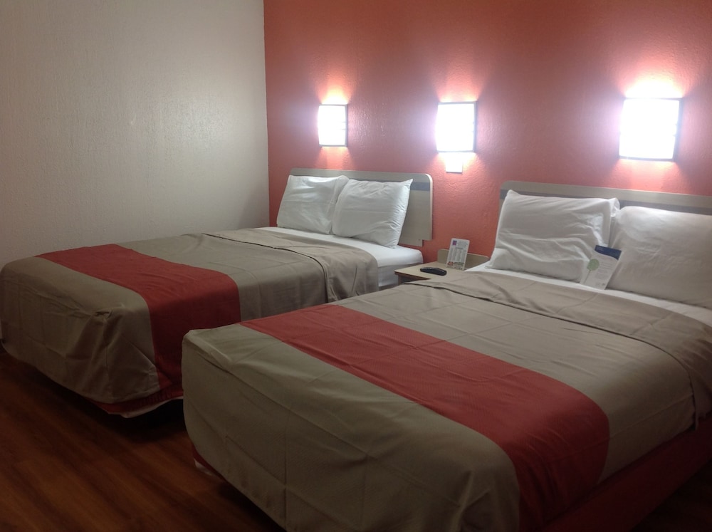 Standard Room, 2 Double Beds, Non Smoking - Photo 2