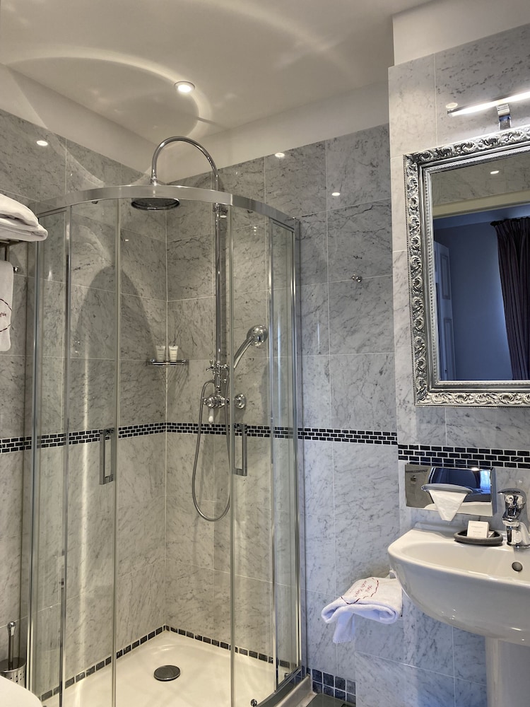 Classic Double Room, Ensuite, Courtyard View photo 2