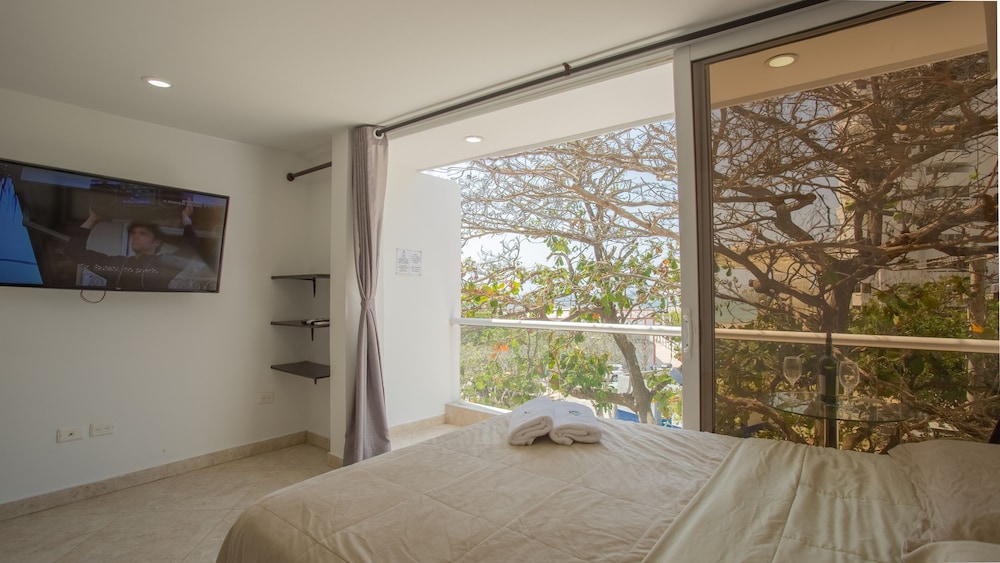 Deluxe Studio Suite, Partial Ocean View photo 3