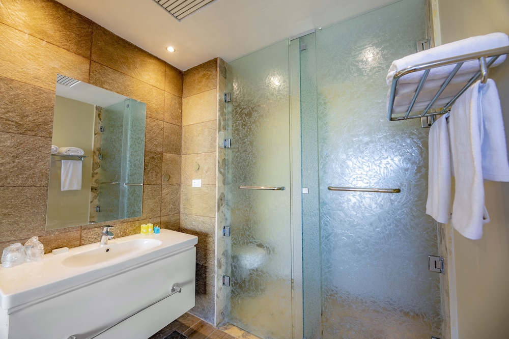 Deluxe Room, Sea View - Photo 4