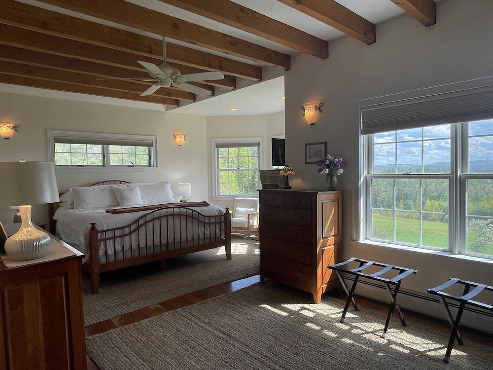 Mountain View King 2nd Floor
