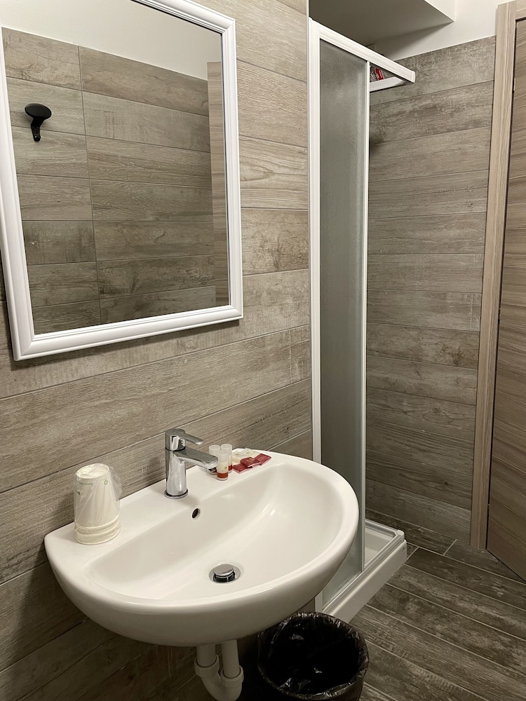 Standard Triple Room photo 2