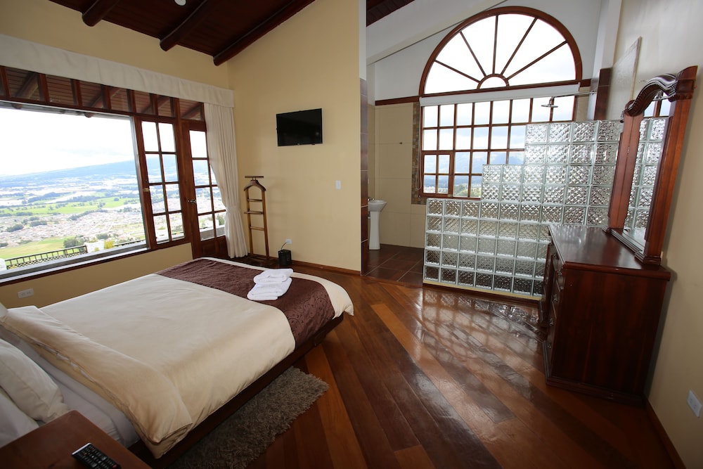 Deluxe Suite, 1 Queen Bed photo 2