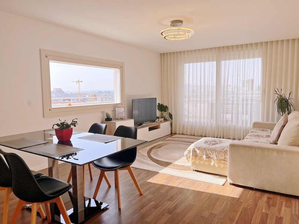 Premium Penthouse, 2 Bedrooms, Terrace, City View