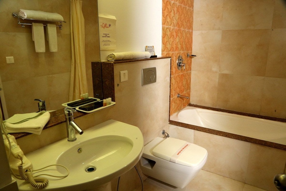 Saffron Suite photo 2