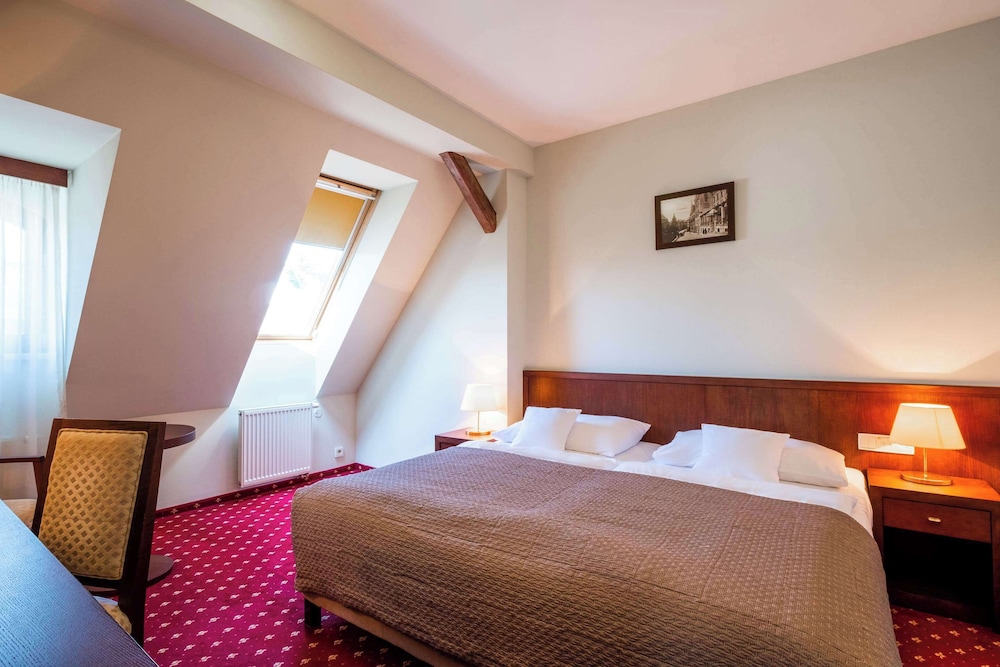 Junior Suite, 1 Double Bed, Non Smoking - Photo 11
