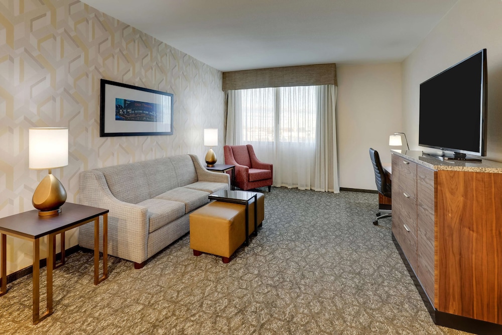 Suite, 2 Queen Beds, Refrigerator & Microwave (2 Rooms, Sofabed) photo 2