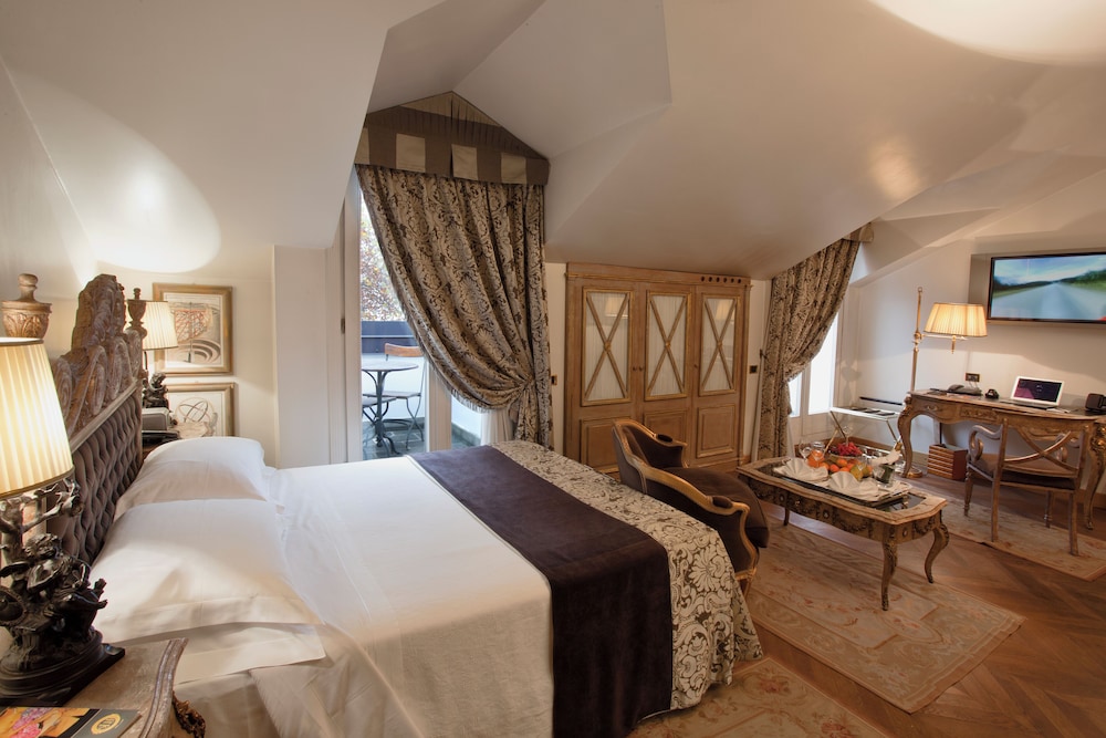 Deluxe Room - Photo 6