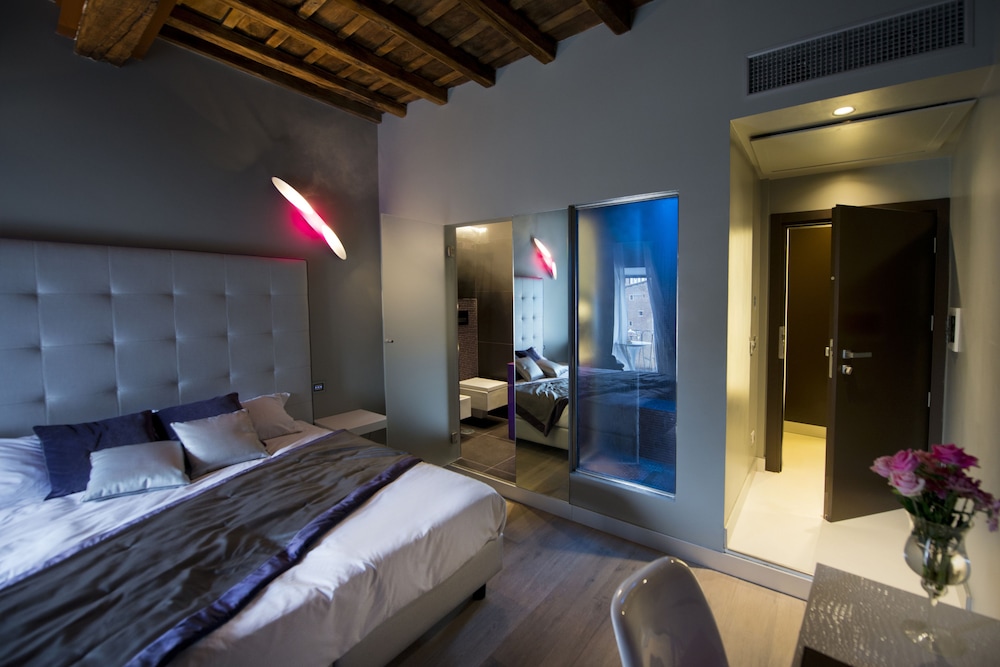 Family Quadruple Room, 2 Bedrooms, City View photo 3