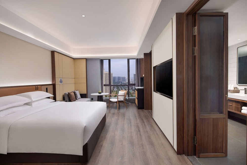 Luxury Room, 1 King Bed, Non Smoking photo 1