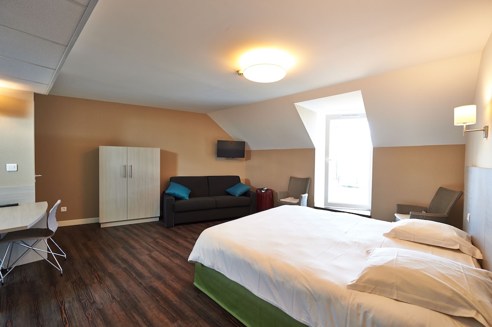 One-Bedroom Apartment photo 2