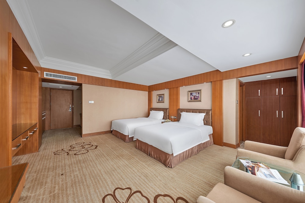 Affordable Luxury Twin Beds Suit - Photo 2