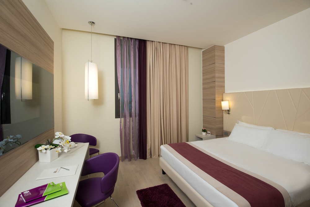 Standard Double Room Single Use, 1 King Bed photo 1