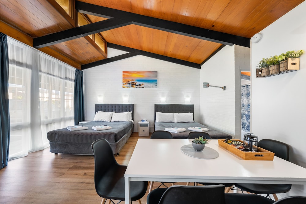 Family Quadruple Room, 1 Bedroom, Non Smoking, Refrigerator & Microwave photo 2