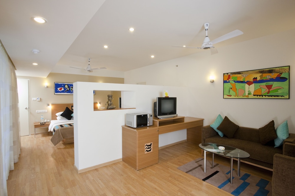 Executive Suite - Photo 9
