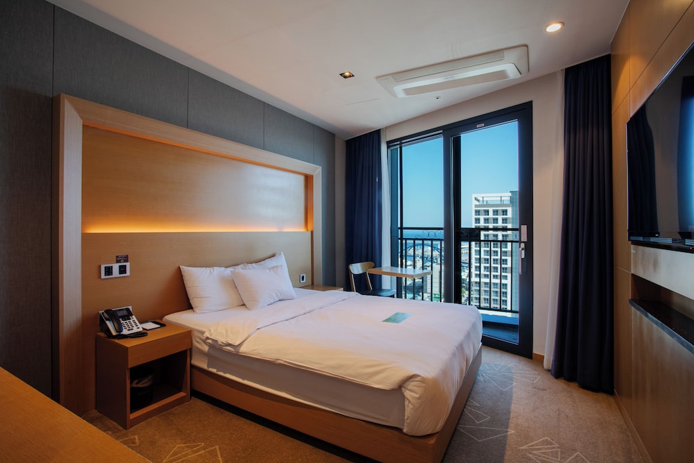 [Healing Stay PKG] Standard Double Room (Half Ocean View) + Choksan SPA pass for 2