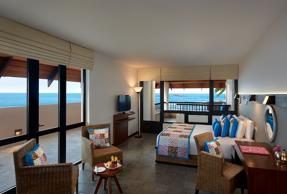 Deluxe King Room with Balcony - Discounts (10% on Food and Beverage, 15% on SPA) photo 1