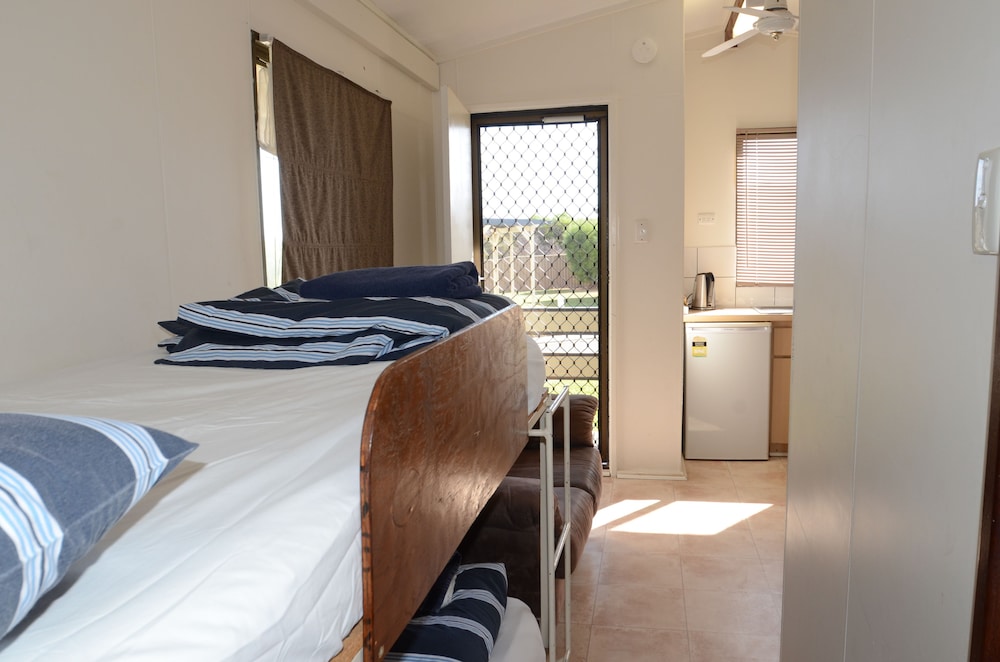 Family Room, 1 Bedroom, Non Smoking (Family Chalet) photo 2
