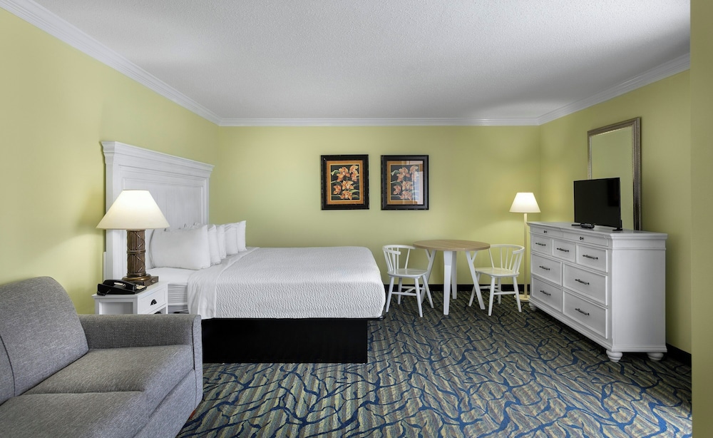 Partial Ocean View King Room - Photo 1